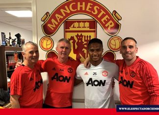 Antonio Valencia condecorado en Presidencia