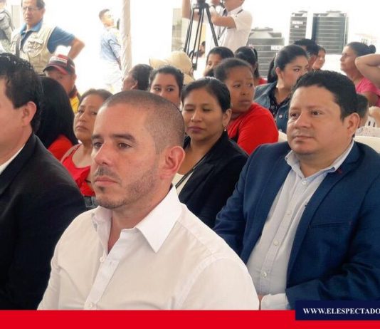 Entrega de viviendas en Jipijapa