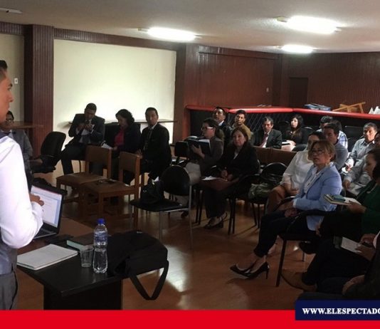 Realizan conversatorio jurídico en Riobamba