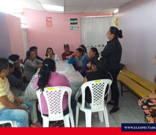 Madres y padres de familia participaron en taller de hábitos alimenticios