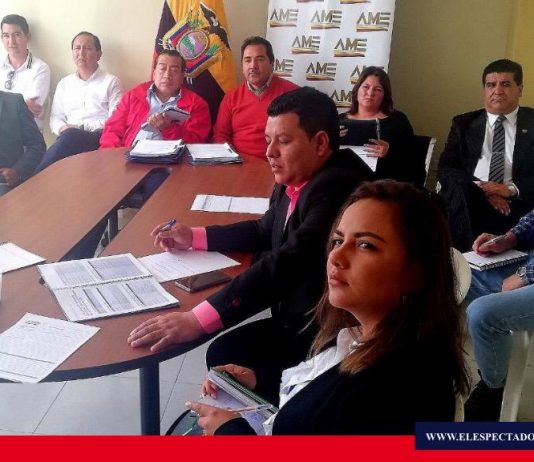 Capacitan a funcionarios municipales