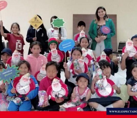 Patronato de Chimborazo realizó agasajo navideño a niños y niñas de mercados