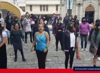 Performance “un violador en tu camino” se replicó en Riobamba