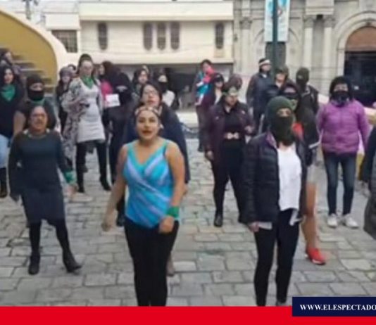 Performance “un violador en tu camino” se replicó en Riobamba