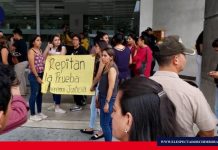 Padres protestan por presunta filtración de examen Ser Bachiller