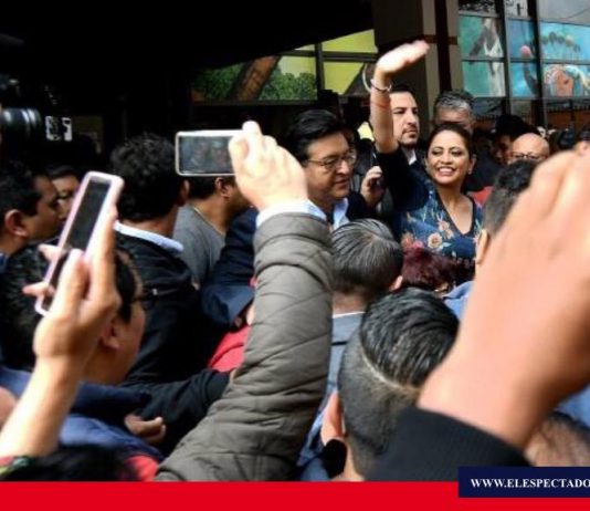 Paola Pabón vuelve a la Prefectura y da un discurso preelectoral