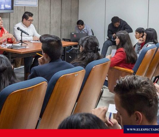 Ministra de Educación mantuvo un conversatorio con estudiantes sobre Examen Ser Bachiller