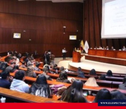 Estudiantes universitarios presentan 36 propuestas de leyes a la Asamblea