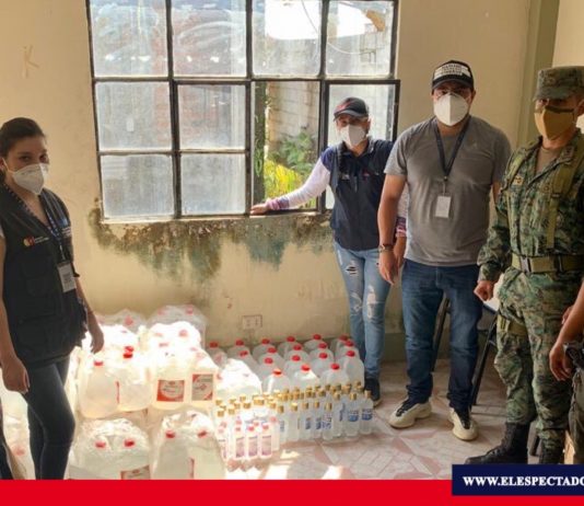 Productos caducados y desinfectantes irregulares fueron decomisados en Chimborazo