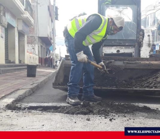 Campaña de bacheo en las calles de Guano