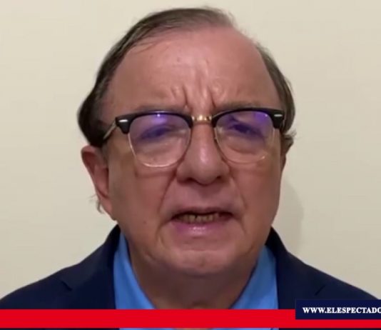 Alvaro Noboa renuncia a su precandidatura como presidente