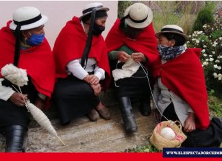 Mujeres autónomas de Pulinguí comercializarán bufandas en el exterior
