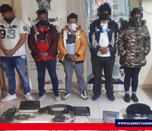 Banda dedicada al robo de autopartes es capturada en Chunchi Los sospechosos fueron retenidos en un operativo en el que participaron los servidores policiales: Sbte. Omar Sinche, Sgos. José Gualán, Cbop. Marco Inga y Poli. Axel Falcones.