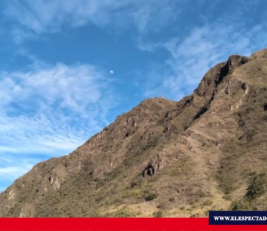 Minga de limpieza se efectuó en el «Cerro Puñay» Con la actividad realizada se dejó completamente limpio al cerro Puñay, se alienta a quienes decidan visitarlo a que no arrojen desperdicios y contribuyan a la conservación de este ícono natural en el país, mismo que tuvo mucha afluencia en este feriado nacional. Foto: GADM Chunchi