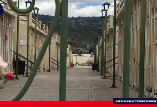 Modelo de lápida en el Cementerio de Riobamba