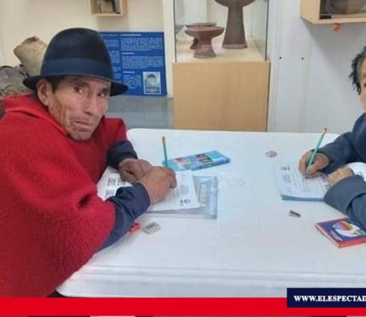 Campaña «Todos ABC Monseñor Leonidas Proaño» El 28 de octubre inician clases los jóvenes y adultos pertenecientes a la Campaña Todos ABC; debido a la crisis sanitaria, los estudiantes realizarán sus actividades mediante el uso de herramientas tecnológicas. Foto: Ministerio de Educación del Ecuador.