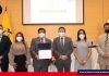ESPOCH, recibe certificado oficial de acreditación Autoridades institucionales recibieron el Certificado de Acreditación por parte del CACES, La ESPOCH estará acreditada por los próximos cinco años. Foto/ Fuente: DIRECCIÓN DE COMUNICACIÓN Y RELACIONES PÚBLICAS ESPOCH.