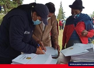 438 escrituras se entregan a beneficiarios de Riobamba