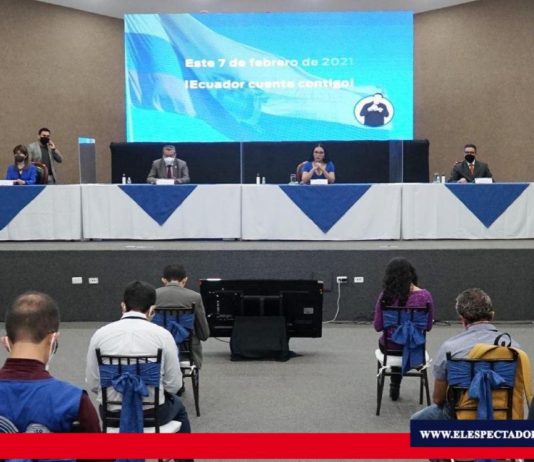 CNE presenta innovación tecnológica para la ciudadanía Diana Atamaint lanza la aplicación CNEApp para consultar el lugar de votación y si una persona fue designada como miembro de una JRV. Foto: CNE/ Ec.