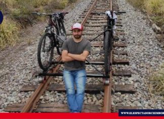 Emprendimiento reactiva línea férrea Cristian García y su padre han creado un ingenioso artefacto ecológico para el turismo de aventura sobre las abandonadas rieles del ferrocarril. Foto: Cristian García / Emprendedor.