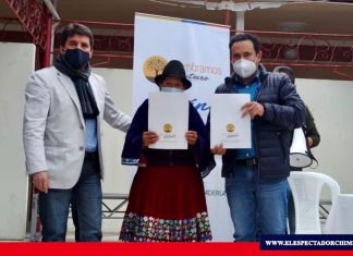 Productores reciben 250 escrituras públicas El Ministerio de Agricultura y Ganadería con su proyecto Sembramos Futuro hizo la entrega de 250 escrituras en el cantón Alausí. Foto: MAG.