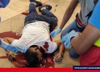 Sicariato dentro de un Centro Comercial en Manta Momentos de terror vivieron los asistentes a un centro comercial en Manta, Manabí. Ahí se dio un ataque al estilo sicariato contra Jorge Luis Zambrano Gonzalez (líder de los Choneros). Foto: Aficionado.