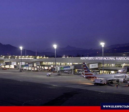 COE Nacional dispone nuevos requisitos para el transporte aéreo de pasajeros Desde este 27 de diciembre el COE Nacional ha fijado nuevos protocolos en frecuencias áreas y pasajeros con afán de controlar el contagio por COVID19. Foto: Aeropuerto Quito.