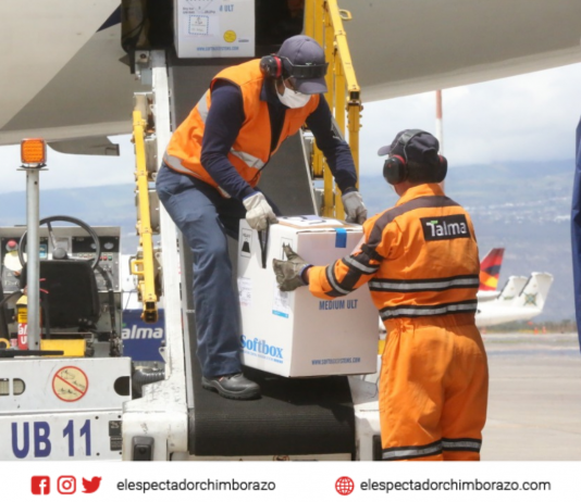 En silencio, 16380 dosis de vacunas llegaron a Ecuador