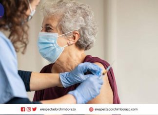 «Plan Vacunarse», llega a Ecuador Desde el 15 de marzo del 2021, las personas mayores de 65 años que aún no han recibido la vacuna de inmunización contra el COVID-19 en Ecuador podrán registrarse en la página web www.planvacunarse.ec para acceder a una cita de vacunación. Foto: Piktochart.
