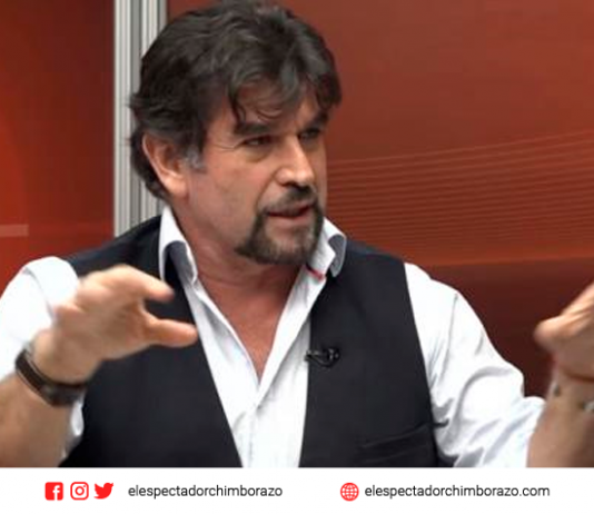 Hasta 6 mil dólares cobra Carlos Vera por twittear