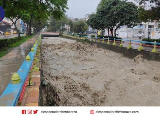 Varios cantones en emergencia por fuertes lluvias Loja en peligro se desborda el río Malacatos.