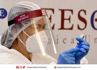 Siguen las irregularidades en el proceso de vacunación. Escándalo en Ecuador por vacunación a miembros de dos clubes privados de Guayaquil y colapso del sistema de "Plan de inmunización". Foto: UEES.
