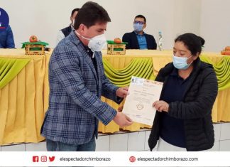 Productores reciben certificación de «Agricultura Familiar Campesina» Entrega de certificados de Agricultura Familiar Campesina / #SembramosFuturo. Foto: MAG.