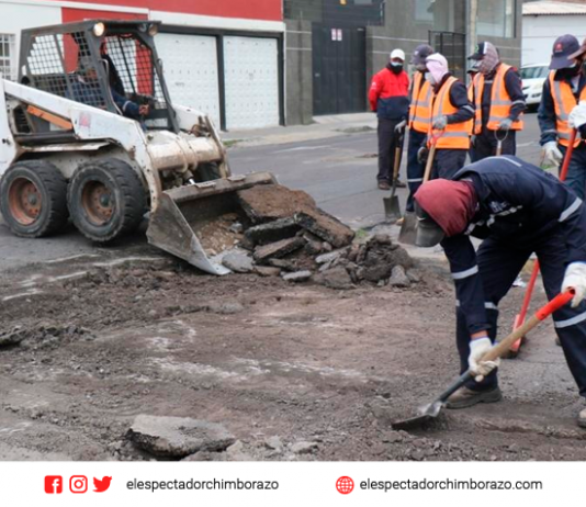 El Municipio da mantenimiento a la red vial de Riobamba