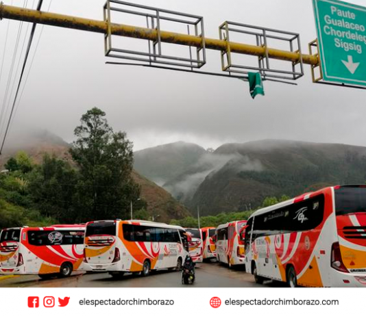 Transportistas de Chimborazo se suman al paro