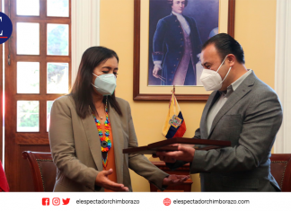 Guadalupe Llori recibió Bastón de Mando y las llaves de la ciudad en Riobamba