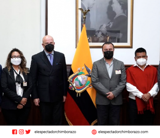 Borrero revisa el avance del Plan 9/100 en Riobamba